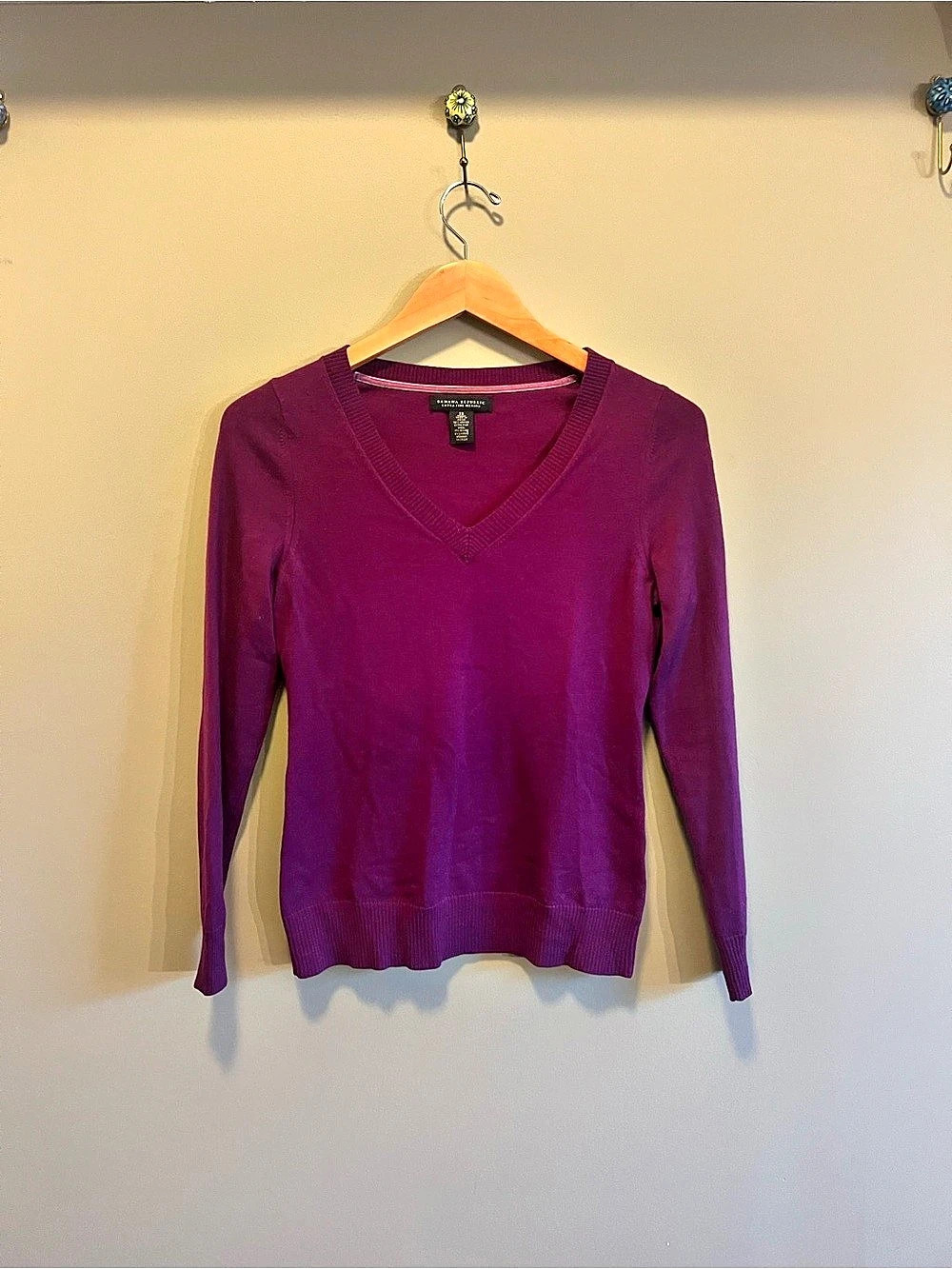 Banana Republic Extra Fine Merino Wool V-Neck Sweater XS